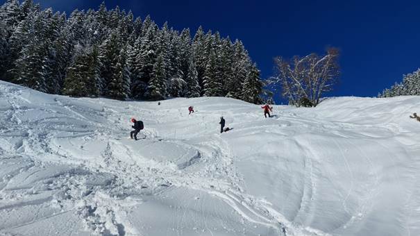 Une image contenant plein air, neige, nature, piste

Le contenu généré par l’IA peut être incorrect.