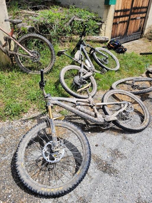 Une image contenant roue, pneu, plein air, Roue de vélo
Le contenu généré par l’IA peut être incorrect.