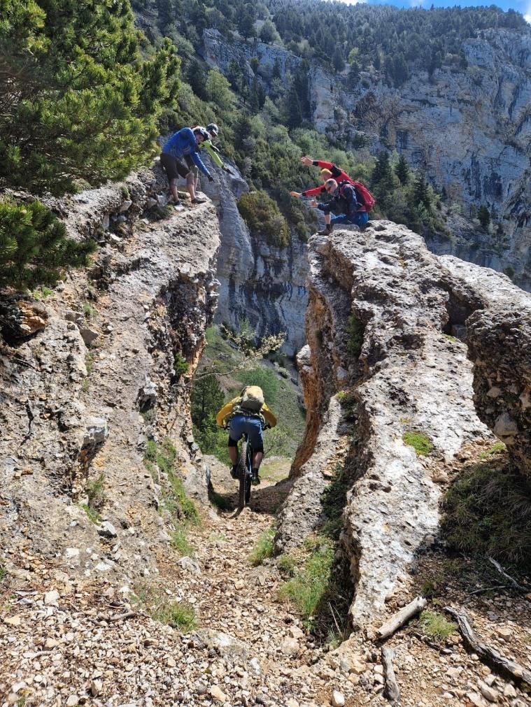 Une image contenant plein air, ciel, aventure, nature
Le contenu généré par l’IA peut être incorrect.