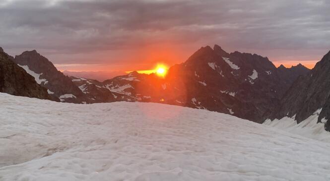 Lever de soleil aux Ecrins image article