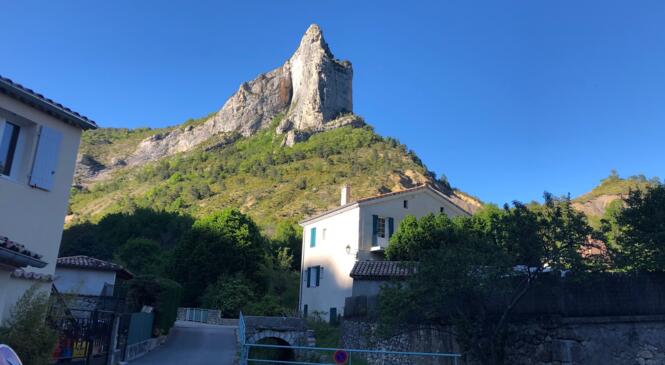 Nous avons visité Orpierre en chausson. Cool ! image article