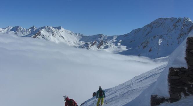 Val tho, au dessus de la grisaille... le soleil !! image article