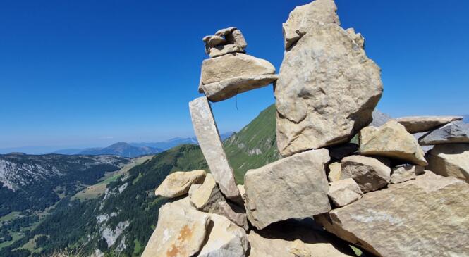 Le pic du Jallouvre en traversée une rando sportive. image article