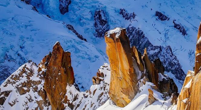 Arête des Cosmiques déconseillée jusqu'au printemps prochain : éboulements importants image article