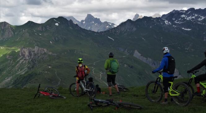 En montagne, bien préparer sa sortie, c'est aussi bien préparer son vélo Les RDV Vélobricolade sont là pour ça image article