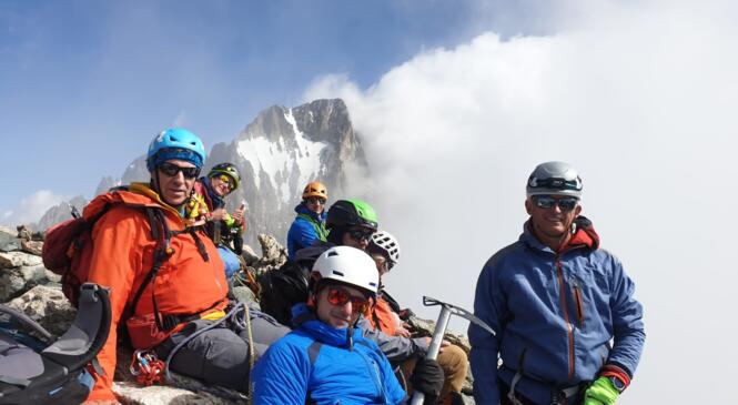 Camp de base Glacier dans les Ecrins image article
