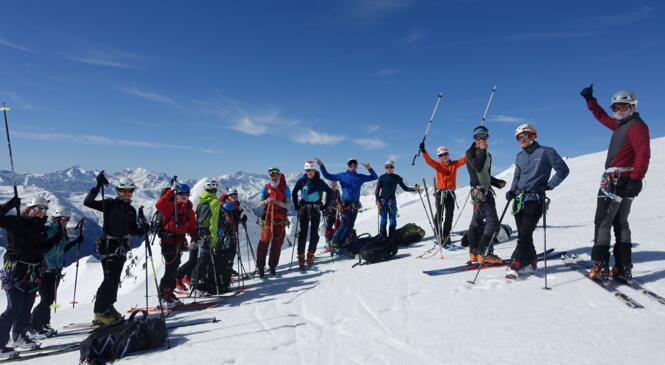 150 ans du CAF : l'école d'av en raid à ski en mobilité douce dans l'Oberland image article